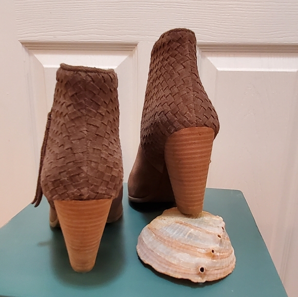Sole Society So-Zada Tan Suede Bootie 8.5M - Picture 8 of 9
